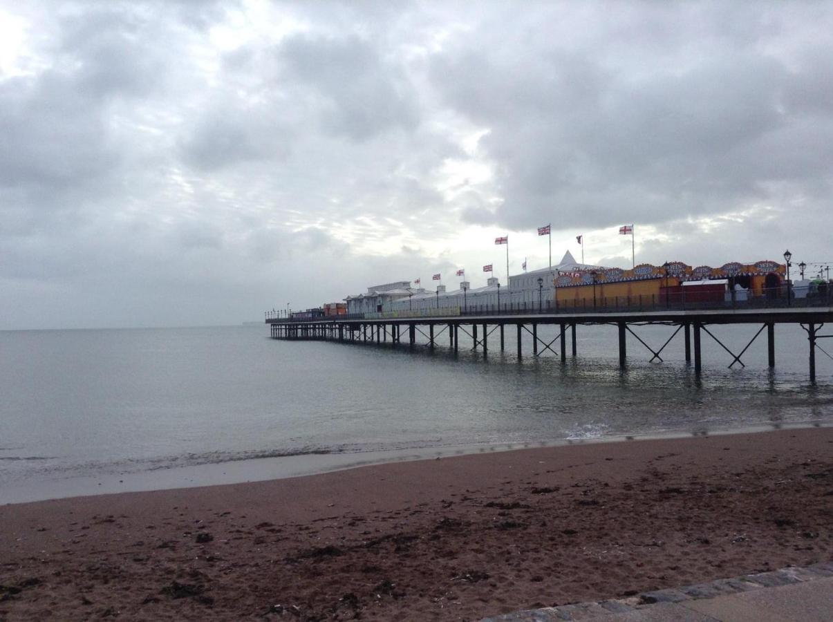 Barbie House ,Opposite The Beach & Paignton Pier , 2 Bedroom Apartment With Private Car Space & Garden , Free Access Next Door To The Stunning Ballet & Make Up School & A Beautiful Ladys Beauty Salon (Adults Only) 外观 照片