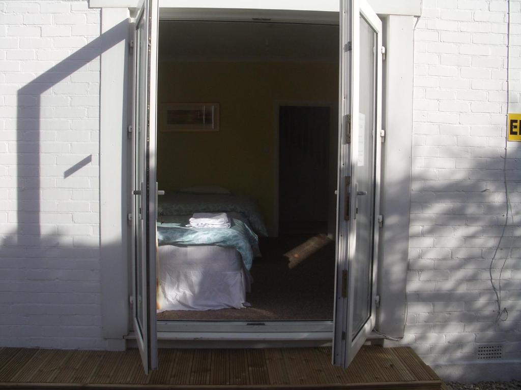 Barbie House ,Opposite The Beach & Paignton Pier , 2 Bedroom Apartment With Private Car Space & Garden , Free Access Next Door To The Stunning Ballet & Make Up School & A Beautiful Ladys Beauty Salon (Adults Only) 客房 照片