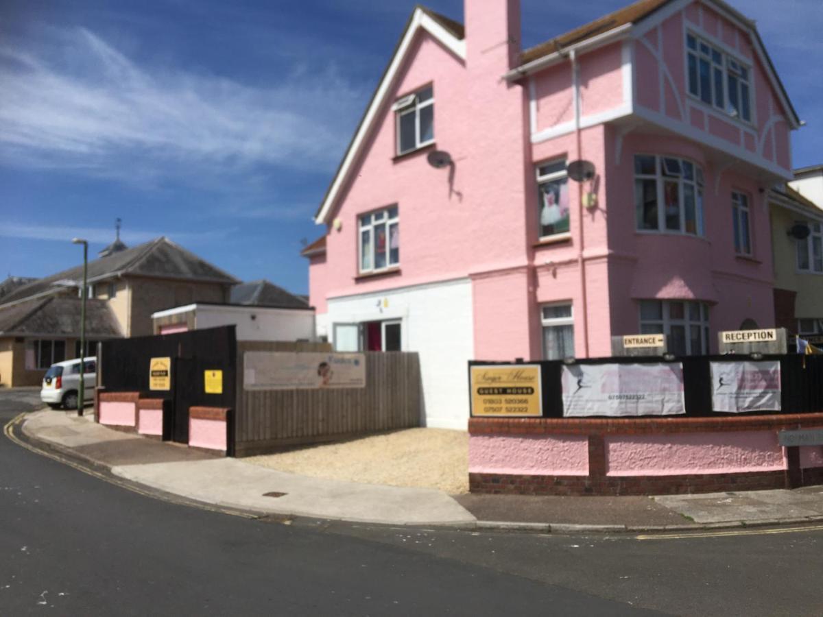 Barbie House ,Opposite The Beach & Paignton Pier , 2 Bedroom Apartment With Private Car Space & Garden , Free Access Next Door To The Stunning Ballet & Make Up School & A Beautiful Ladys Beauty Salon (Adults Only) 外观 照片