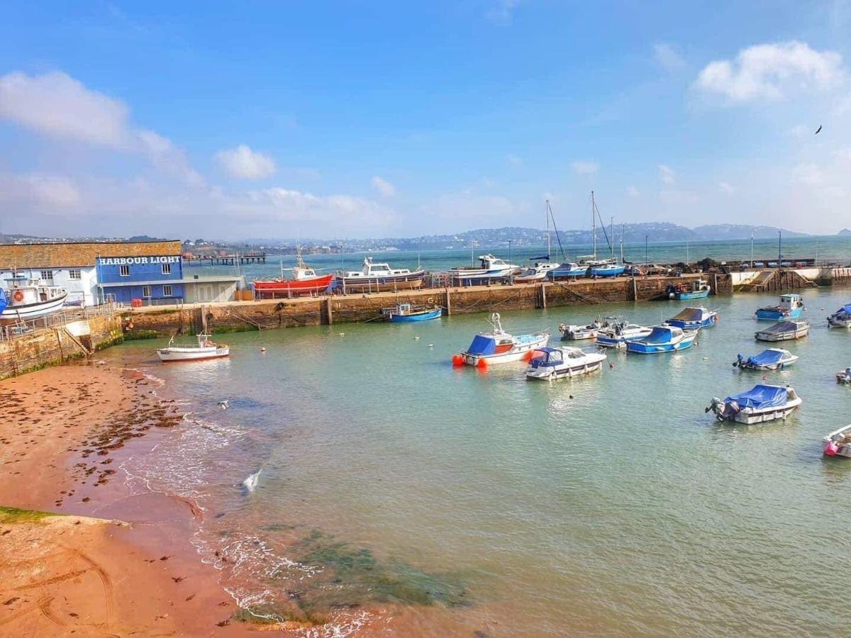 Barbie House ,Opposite The Beach & Paignton Pier , 2 Bedroom Apartment With Private Car Space & Garden , Free Access Next Door To The Stunning Ballet & Make Up School & A Beautiful Ladys Beauty Salon (Adults Only) 外观 照片