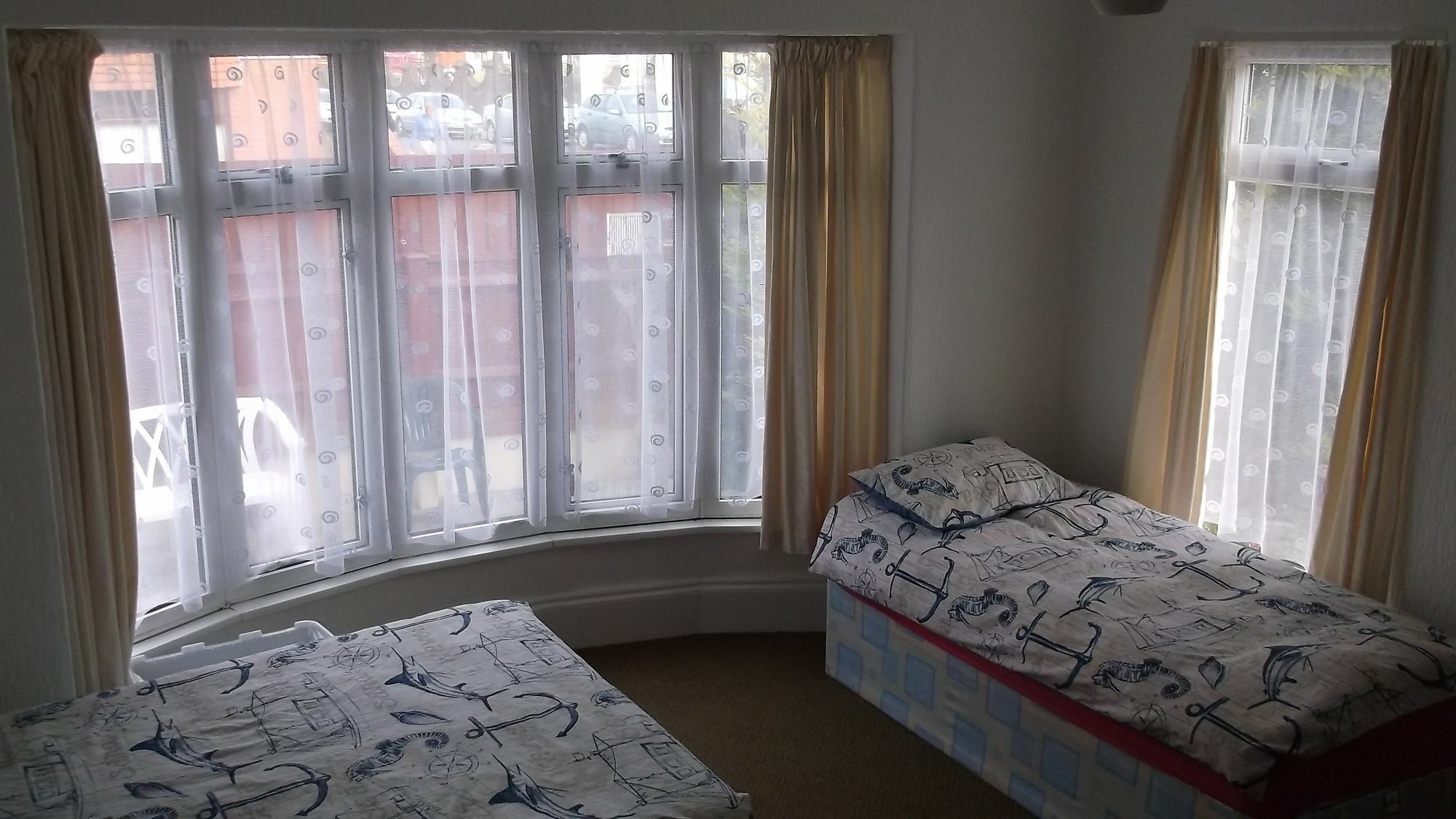 Barbie House ,Opposite The Beach & Paignton Pier , 2 Bedroom Apartment With Private Car Space & Garden , Free Access Next Door To The Stunning Ballet & Make Up School & A Beautiful Ladys Beauty Salon (Adults Only) 外观 照片