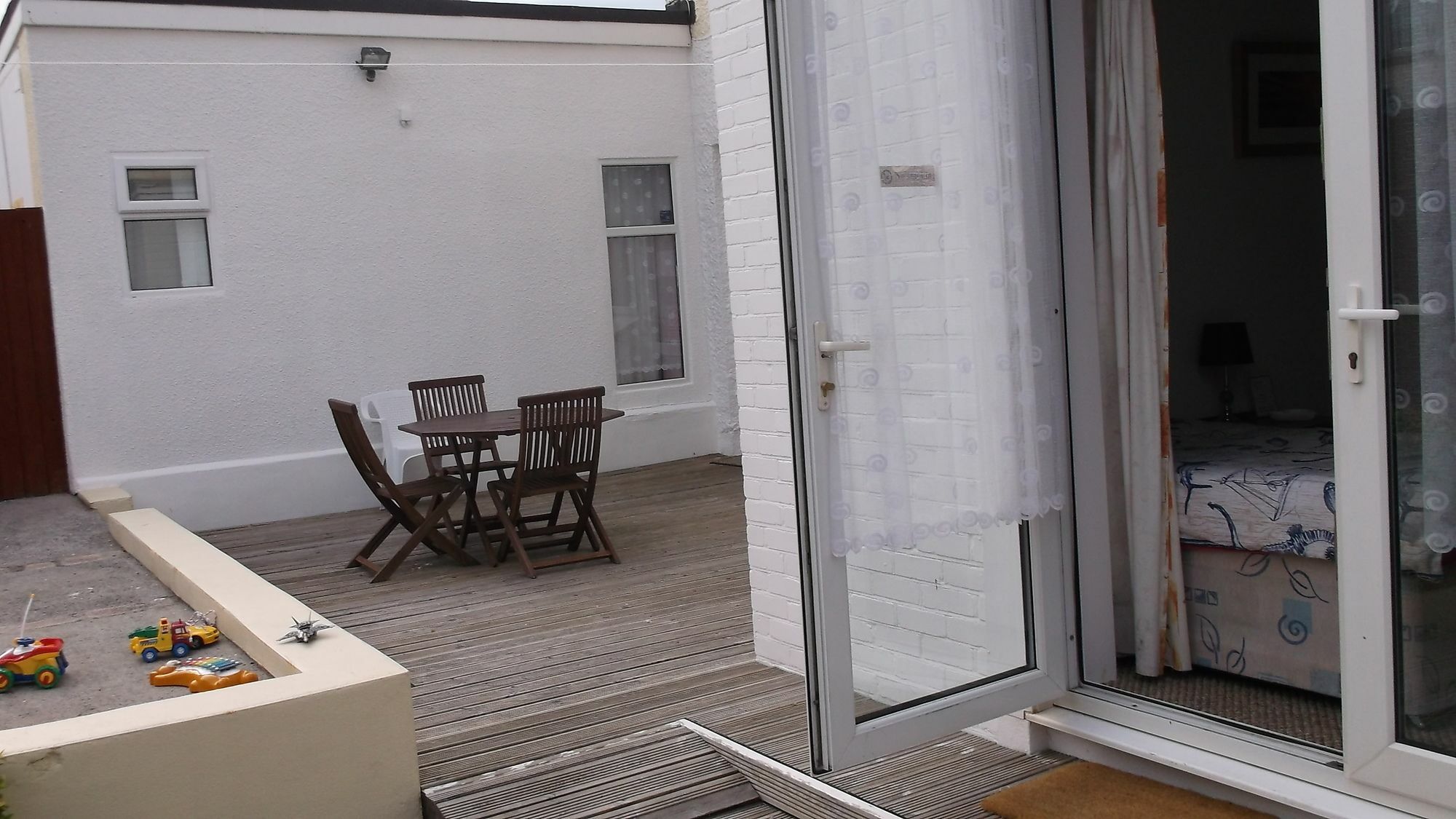 Barbie House ,Opposite The Beach & Paignton Pier , 2 Bedroom Apartment With Private Car Space & Garden , Free Access Next Door To The Stunning Ballet & Make Up School & A Beautiful Ladys Beauty Salon (Adults Only) 外观 照片