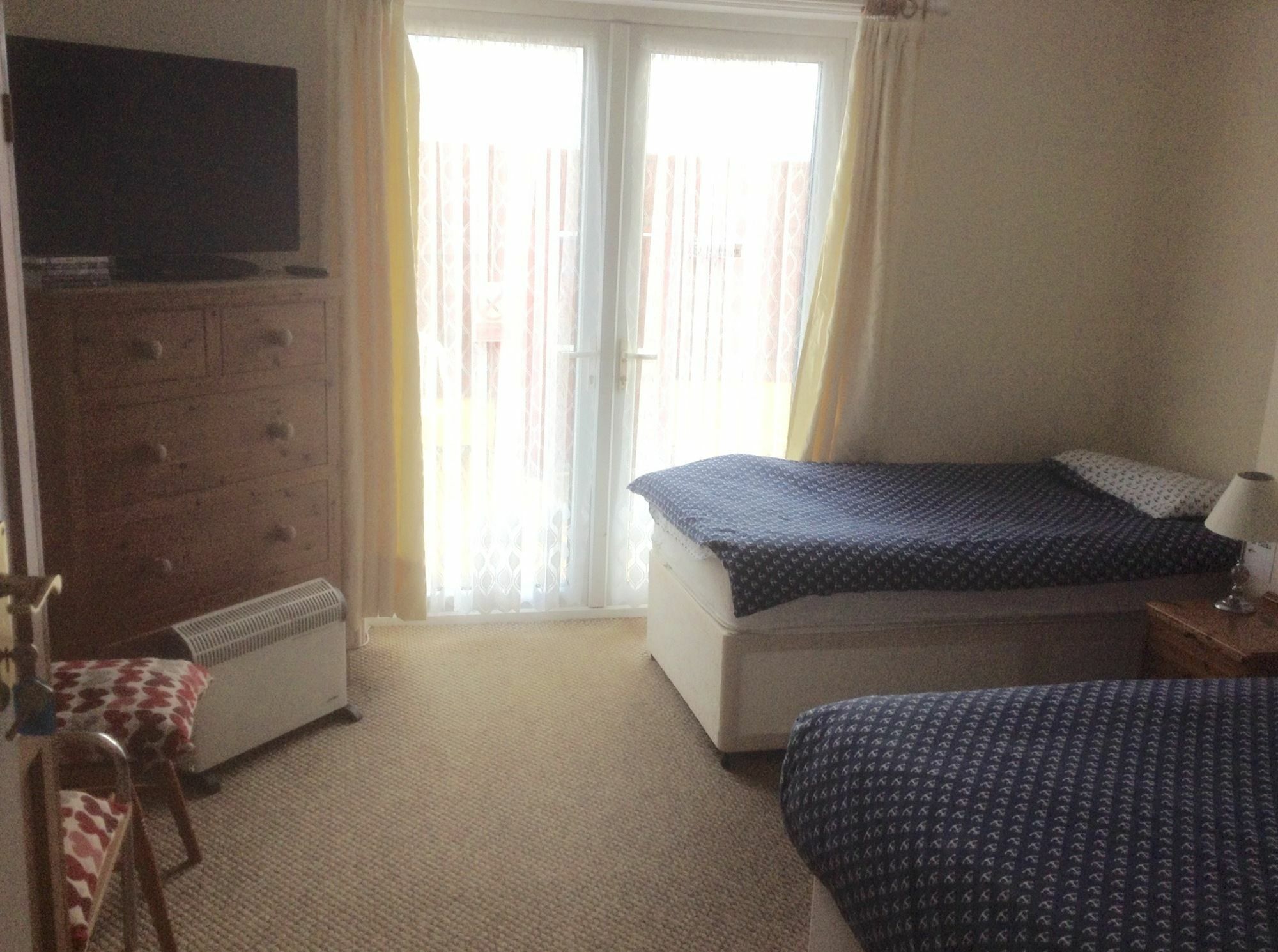 Barbie House ,Opposite The Beach & Paignton Pier , 2 Bedroom Apartment With Private Car Space & Garden , Free Access Next Door To The Stunning Ballet & Make Up School & A Beautiful Ladys Beauty Salon (Adults Only) 外观 照片