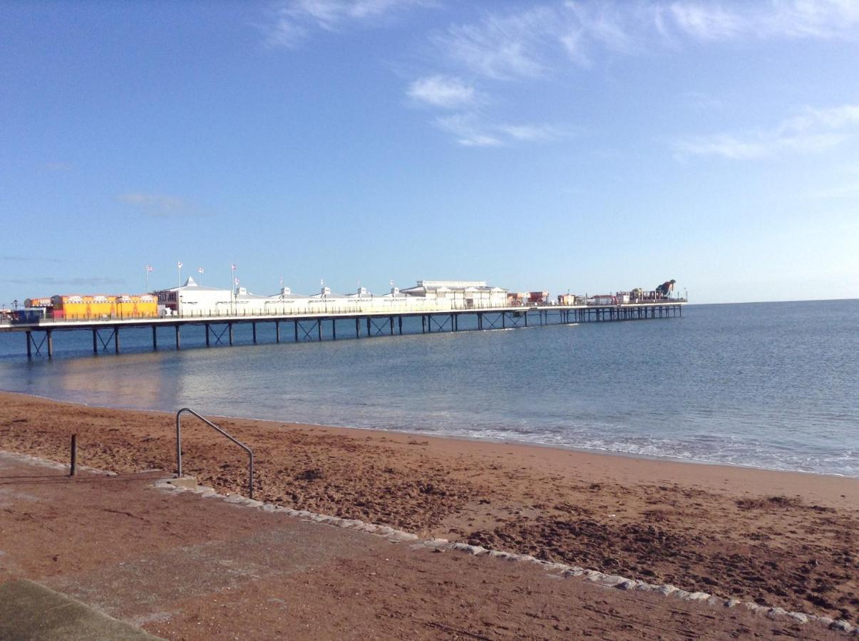 Barbie House ,Opposite The Beach & Paignton Pier , 2 Bedroom Apartment With Private Car Space & Garden , Free Access Next Door To The Stunning Ballet & Make Up School & A Beautiful Ladys Beauty Salon (Adults Only) 外观 照片